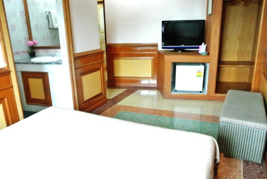 Rose Garden Hotel Phra Nakhon Si Ayutthaya Rum bild